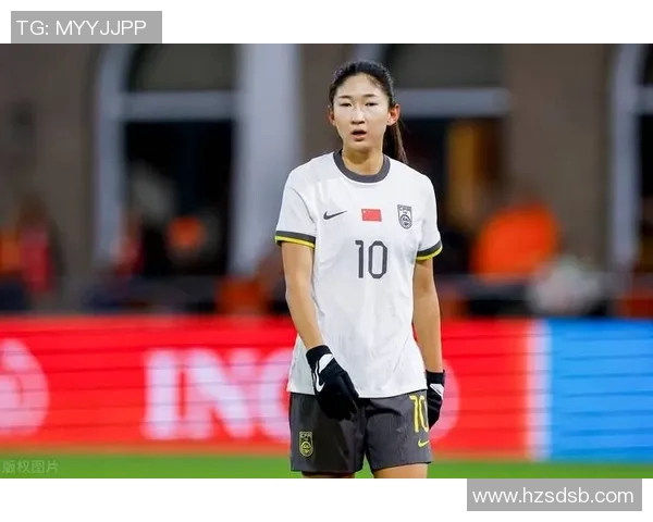 中国女足迎战香港女足势均力敌的较量引发球迷热议与期待