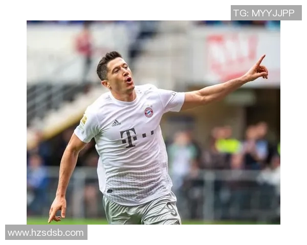 莱万状态火热欧冠赛场独领风骚10场打入12球金靴在望