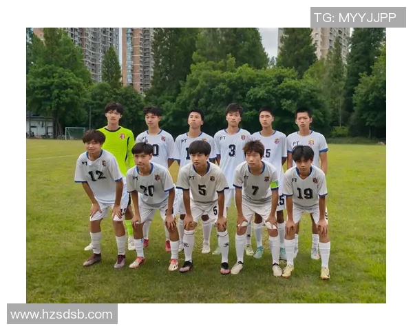 上海足球队以87分稳居精英赛积分榜首位,领先优势明显 上海足球队以87分稳居精英赛积分榜首位,领先优势明显